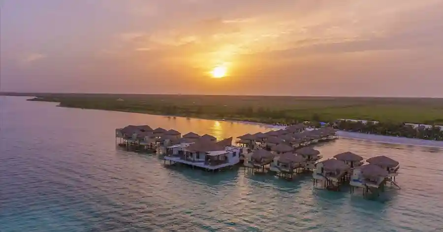 All-inclusive Palafitos over water accommodaties - zonsondergang avond